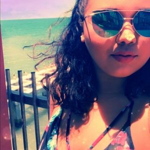 Meet your Posher, Valeria